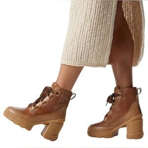 SOREL
CARIBOU HEEL LACE VELVET TAN Sz 9.5